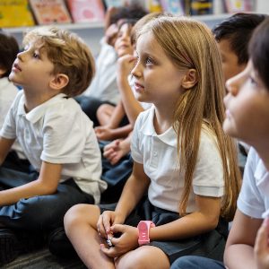 kindergarten-students-sitting-on-the-floor-P8LWL6F.jpg